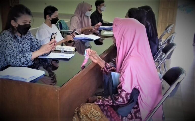 gambar_834 KPM MENERIMA PEMBAGIAN DANA BANTUAN PROGRAM SEMBAKO TAHUN 2022 DI KANTOR KALURAHAN SARIHARJO